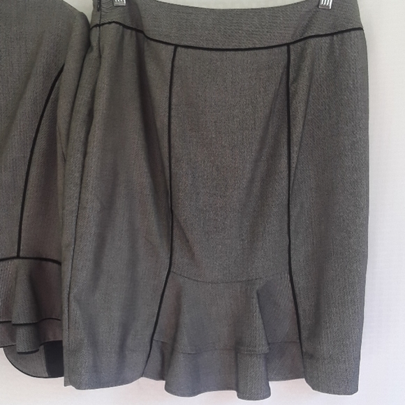 White House Black Market - Picture 3 of 7